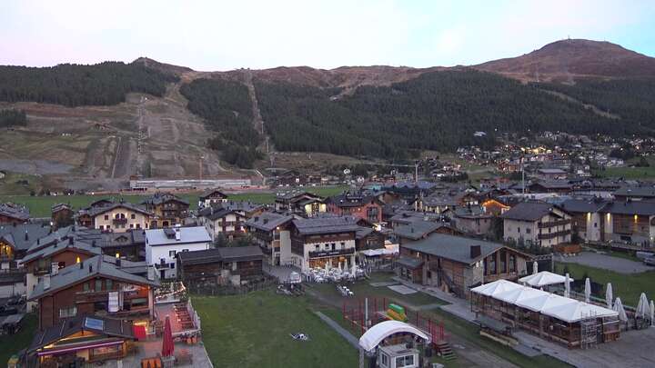 Livigno Scuola Sci Centrale snow cam captured at 21 September 2026 at 7:48 pm GMT+2