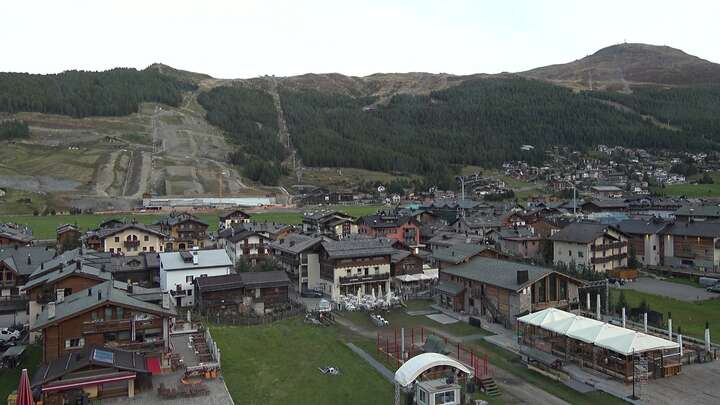 Livigno Scuola Sci Centrale snow cam captured at 23 September 2026 at 7:21 pm GMT+2