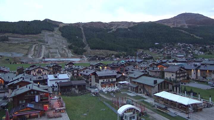 Livigno Scuola Sci Centrale snow cam captured at 24 September 2026 at 7:20 pm GMT+2