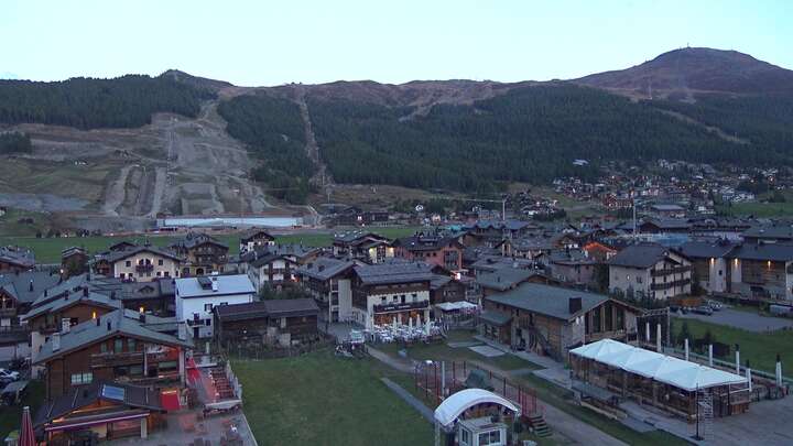 Livigno Scuola Sci Centrale snow cam captured at 28 September 2026 at 7:16 pm GMT+2