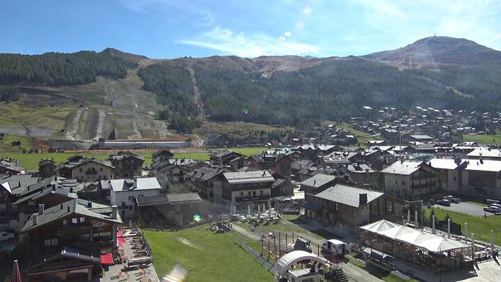 Livigno Scuola Sci Centrale snow cam captured at 29 September 2026 at 12:30 pm GMT+2