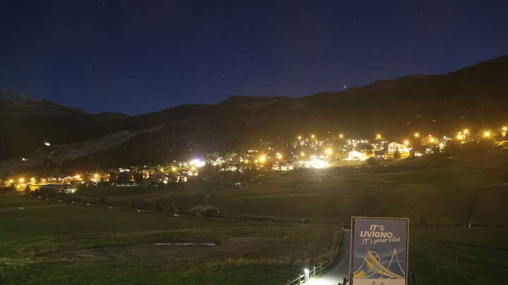Livigno SnowFarm snow cam captured at 25 September 2026 at 11:53 pm GMT+2
