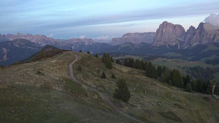 Seis am Schlern Puflatsch Upper Station snow cam captured at 19 September 2026 at 7:24 pm GMT+2
