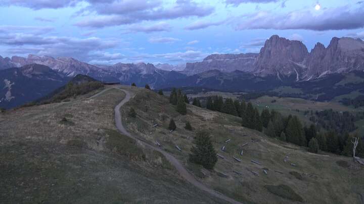 Seis am Schlern Puflatsch Upper Station snow cam captured at 24 September 2026 at 7:29 pm GMT+2