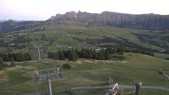 Seis am Schlern Puflatsch Upper Station snow cam captured at 25 September 2026 at 7:30 pm GMT+2