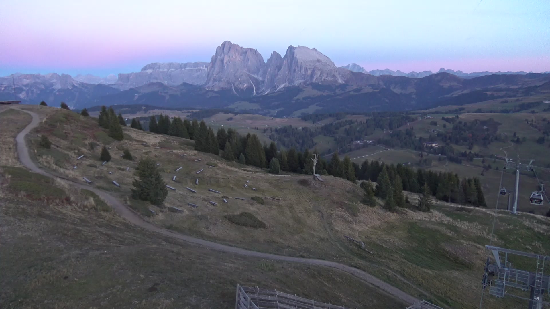 Seis am Schlern Puflatsch Upper Station snow cam captured at 3 October 2026 at 7:07 pm GMT+2