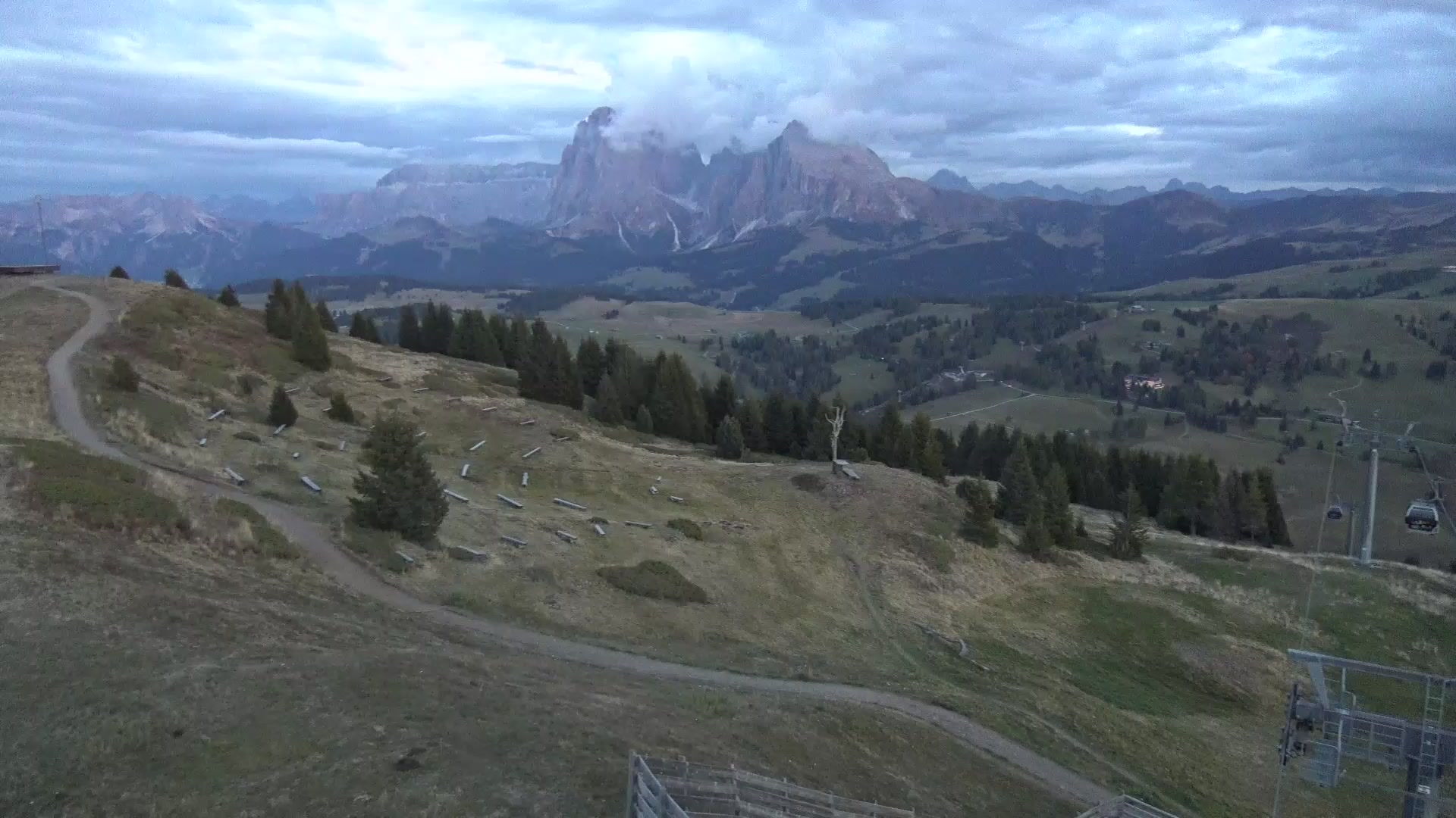 Seis am Schlern Puflatsch Upper Station snow cam captured at 5 October 2026 at 7:16 pm GMT+2