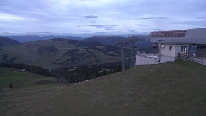 Seis am Schlern Florianlift Upper Station snow cam captured at 13 September 2026 at 7:49 pm GMT+2