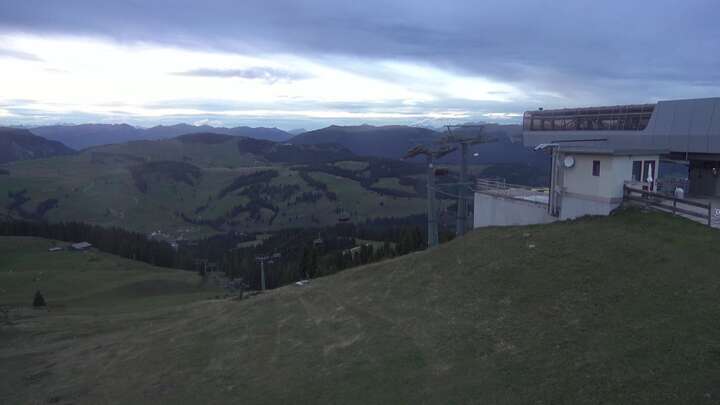 Seis am Schlern Florianlift Upper Station snow cam captured at 20 September 2026 at 7:24 pm GMT+2