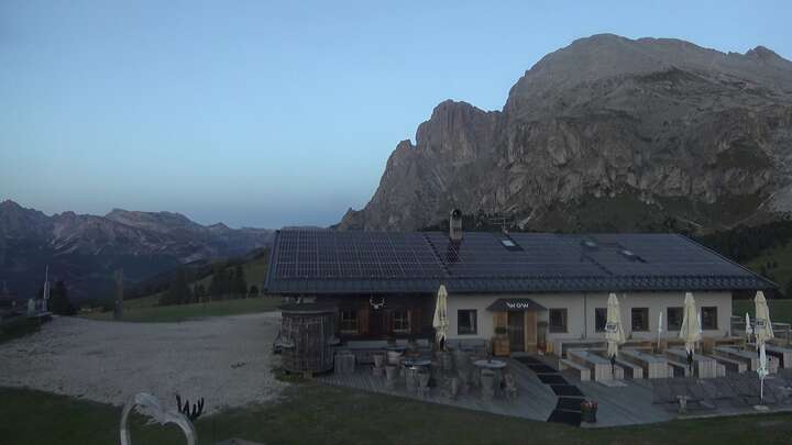 Seis am Schlern Florianlift Upper Station snow cam captured at 21 September 2026 at 7:40 pm GMT+2