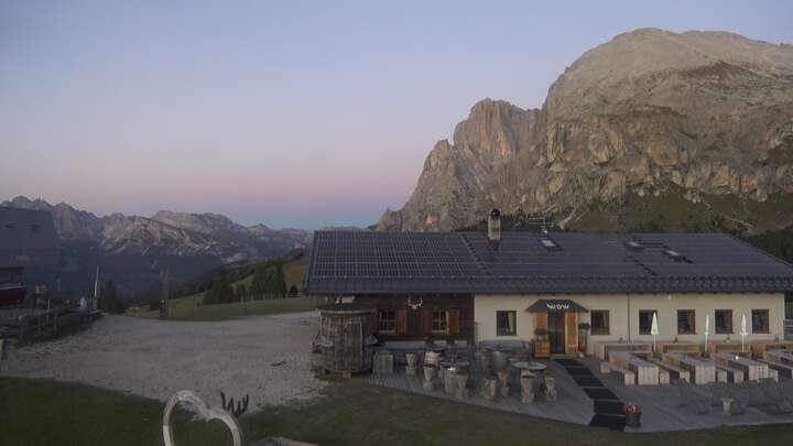 Seis am Schlern Florianlift Upper Station snow cam captured at 25 September 2026 at 7:30 pm GMT+2