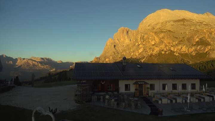 Seis am Schlern Florianlift Upper Station snow cam captured at 26 September 2026 at 6:58 pm GMT+2