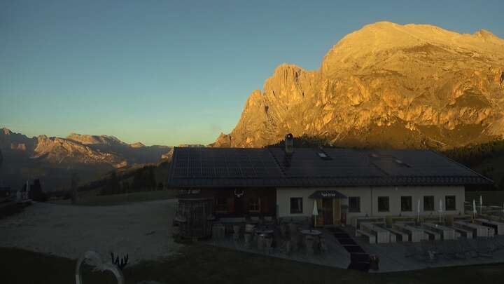 Seis am Schlern Florianlift Upper Station snow cam captured at 27 September 2026 at 6:54 pm GMT+2