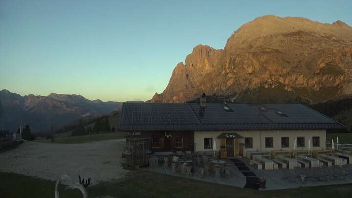 Seis am Schlern Florianlift Upper Station snow cam captured at 28 September 2026 at 7:05 pm GMT+2
