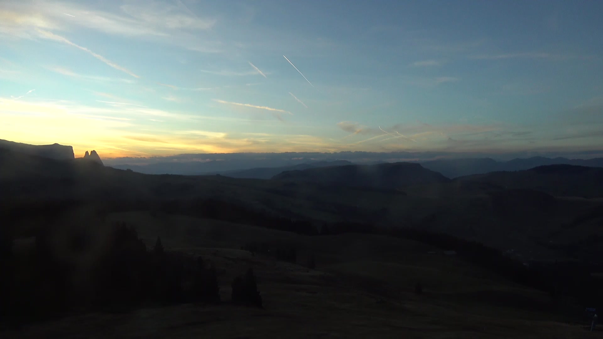 Seis am Schlern Florianlift Upper Station snow cam captured at 4 October 2026 at 6:54 pm GMT+2