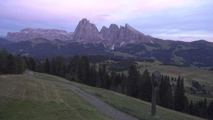 Seis am Schlern Mezdi Upper Station snow cam captured at 13 September 2026 at 7:49 pm GMT+2
