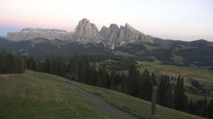 Seis am Schlern Mezdi Upper Station snow cam captured at 14 September 2026 at 7:47 pm GMT+2