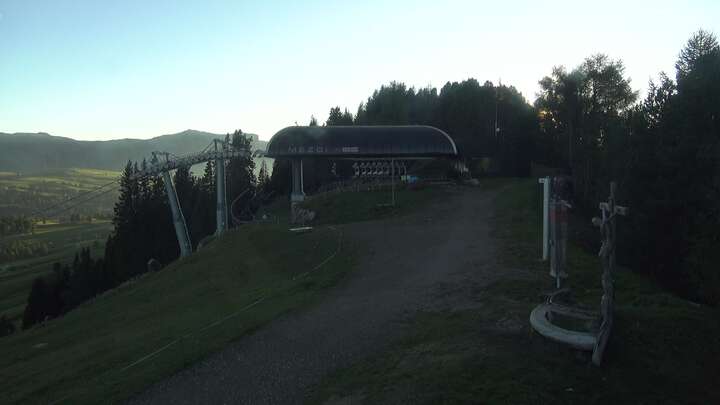 Seis am Schlern Mezdi Upper Station snow cam captured at 15 September 2026 at 7:15 pm GMT+2