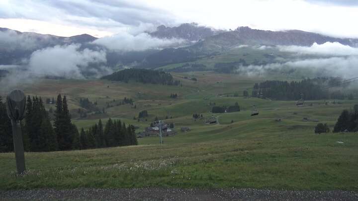 Seis am Schlern Mezdi Upper Station snow cam captured at 18 September 2026 at 7:31 pm GMT+2