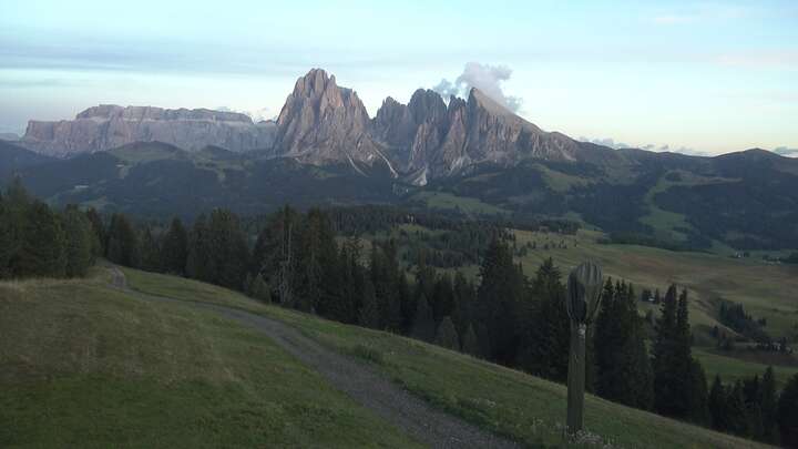 Seis am Schlern Mezdi Upper Station snow cam captured at 19 September 2026 at 7:24 pm GMT+2