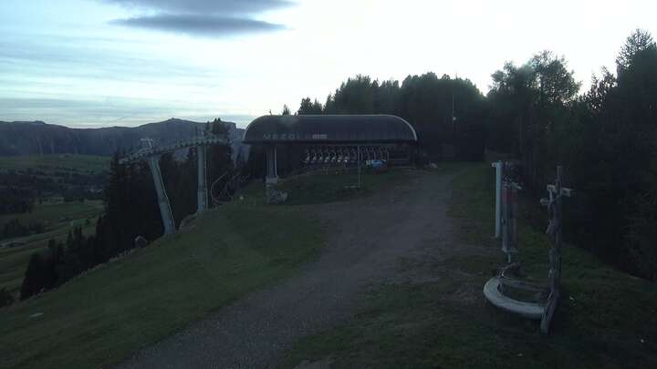 Seis am Schlern Mezdi Upper Station snow cam captured at 21 September 2026 at 7:23 pm GMT+2