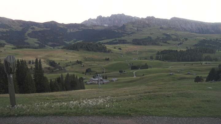 Seis am Schlern Mezdi Upper Station snow cam captured at 22 September 2026 at 7:30 pm GMT+2