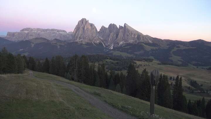 Seis am Schlern Mezdi Upper Station snow cam captured at 23 September 2026 at 7:30 pm GMT+2