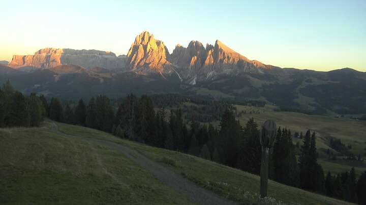 Seis am Schlern Mezdi Upper Station snow cam captured at 26 September 2026 at 7:13 pm GMT+2