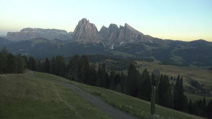 Seis am Schlern Mezdi Upper Station snow cam captured at 28 September 2026 at 7:05 pm GMT+2