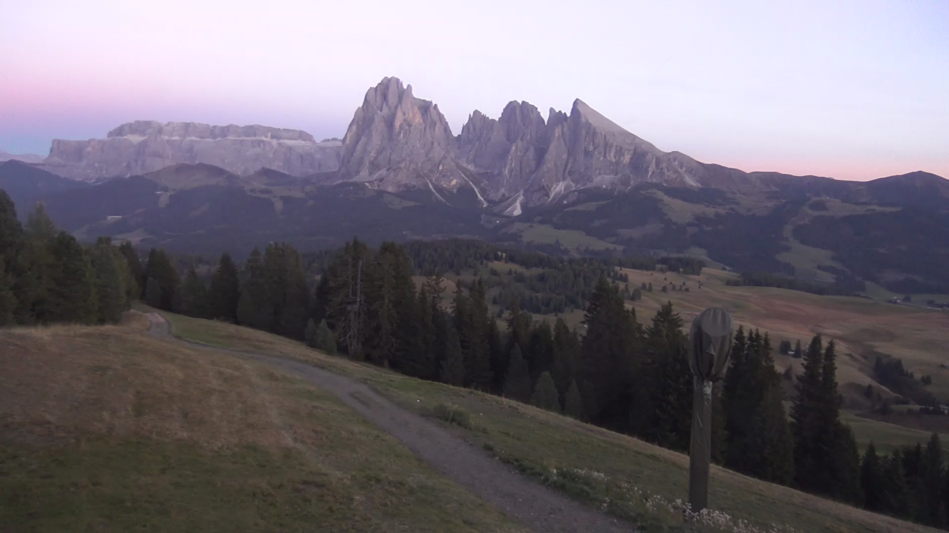 Seis am Schlern Mezdi Upper Station snow cam captured at 3 October 2026 at 7:07 pm GMT+2