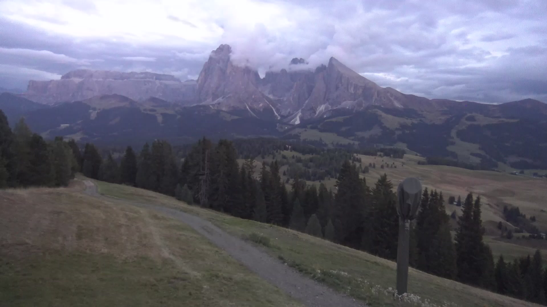 Seis am Schlern Mezdi Upper Station snow cam captured at 5 October 2026 at 6:58 pm GMT+2