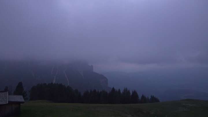 Seis am Schlern Spitzbühl snow cam captured at 16 September 2026 at 7:31 pm GMT+2
