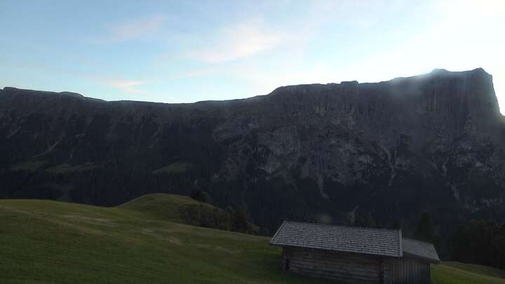 Seis am Schlern Spitzbühl snow cam captured at 19 September 2026 at 7:24 pm GMT+2