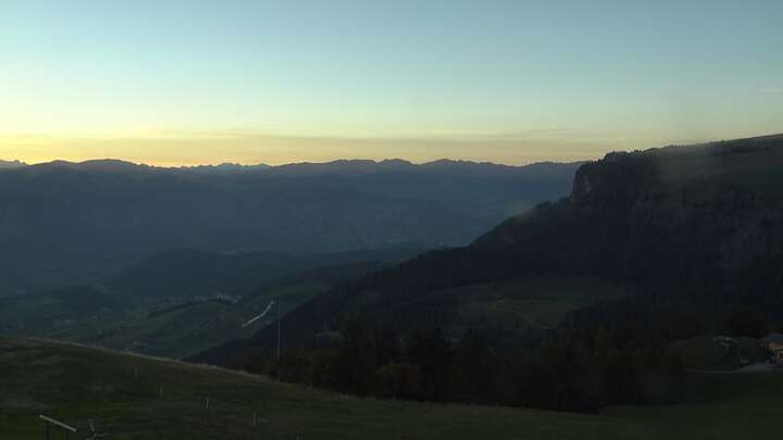 Seis am Schlern Spitzbühl snow cam captured at 26 September 2026 at 7:13 pm GMT+2