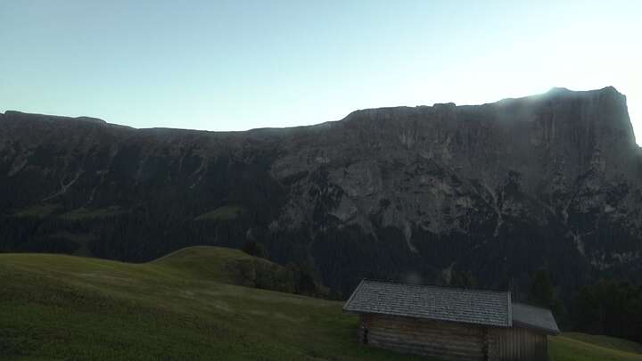 Seis am Schlern Spitzbühl snow cam captured at 27 September 2026 at 7:09 pm GMT+2