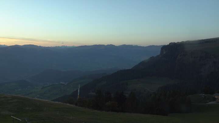Seis am Schlern Spitzbühl snow cam captured at 28 September 2026 at 7:05 pm GMT+2
