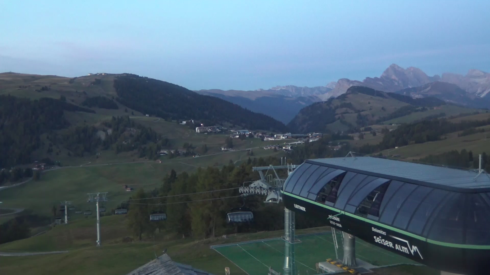 Seis am Schlern Spitzbühl snow cam captured at 4 October 2026 at 7:10 pm GMT+2