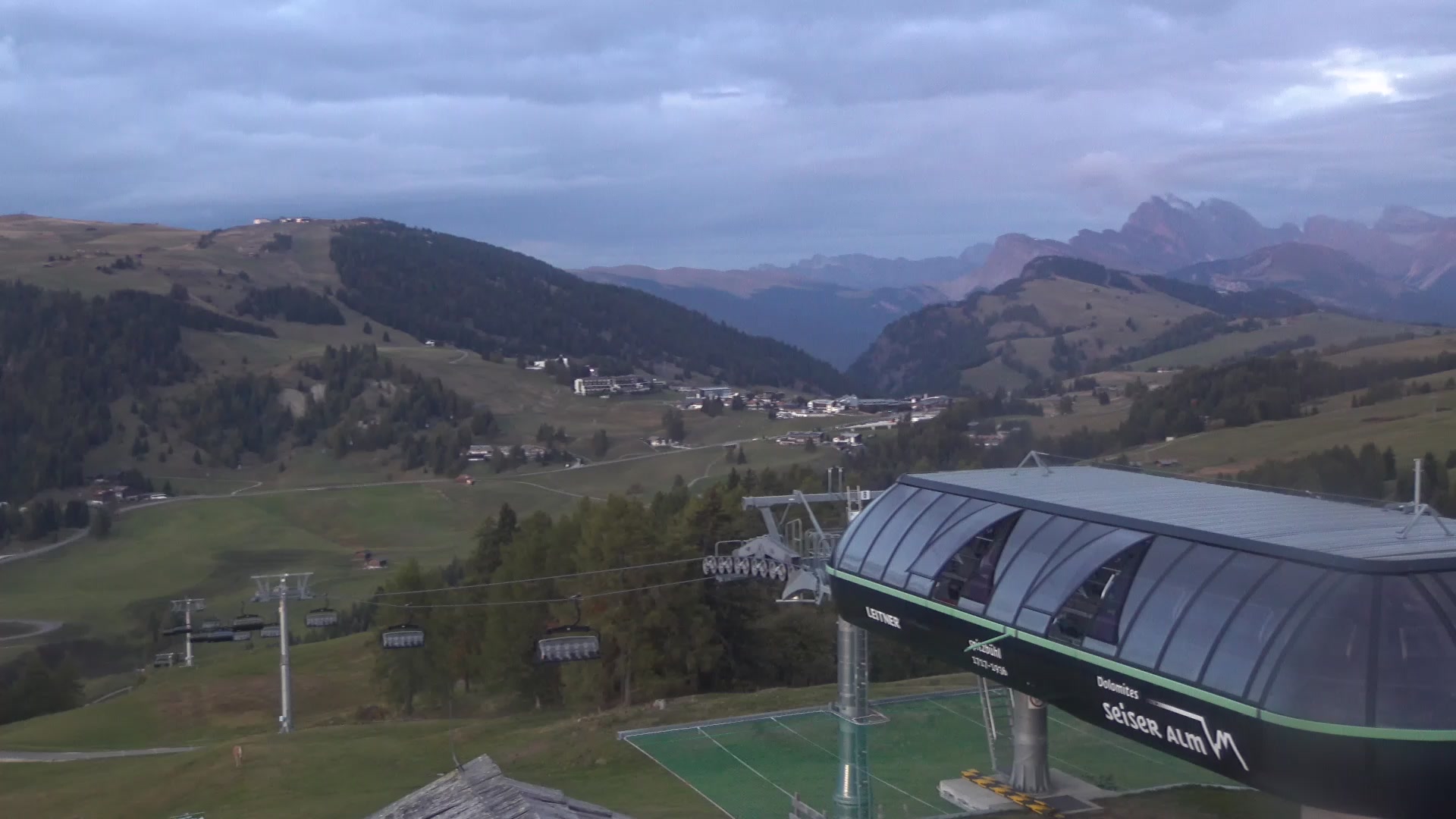 Seis am Schlern Spitzbühl snow cam captured at 5 October 2026 at 6:58 pm GMT+2