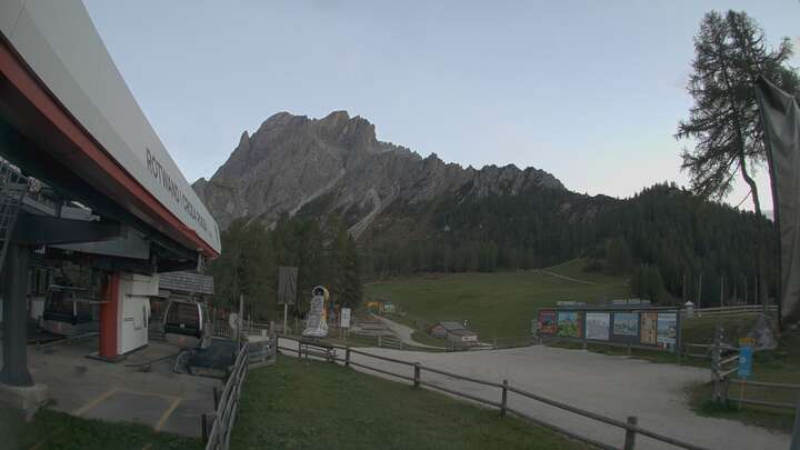 Sexten (3Zinnen Dolomites) Rotwand Upper Station snow cam captured at 19 September 2026 at 7:24 pm GMT+2