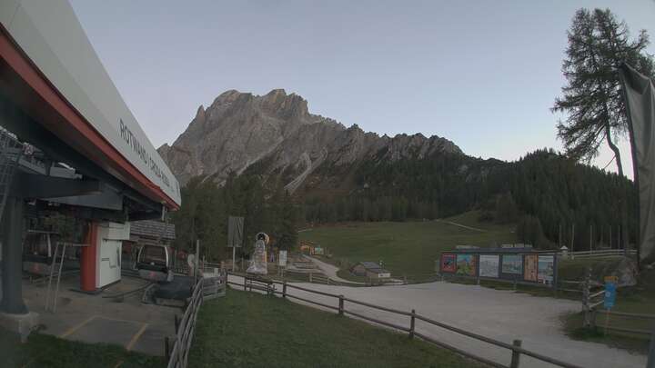 Sexten (3Zinnen Dolomites) Rotwand Upper Station snow cam captured at 22 September 2026 at 7:31 pm GMT+2