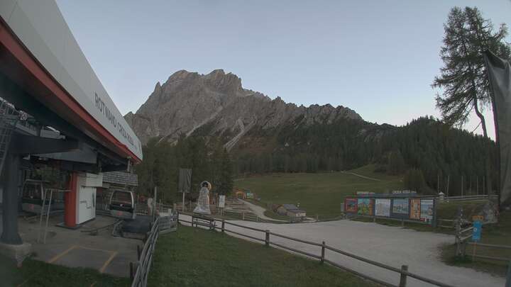Sexten (3Zinnen Dolomites) Rotwand Upper Station snow cam captured at 26 September 2026 at 7:13 pm GMT+2