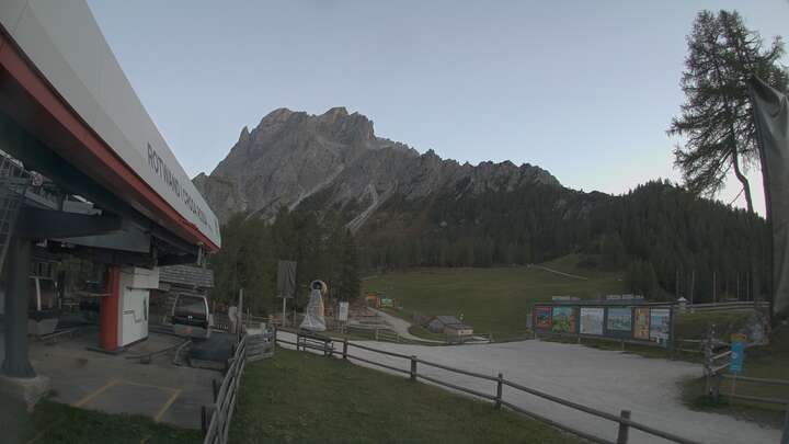 Sexten (3Zinnen Dolomites) Rotwand Upper Station snow cam captured at 28 September 2026 at 7:06 pm GMT+2