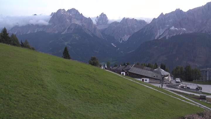 Sexten (3Zinnen Dolomites) Helm-Plateau snow cam captured at 16 September 2026 at 7:31 pm GMT+2