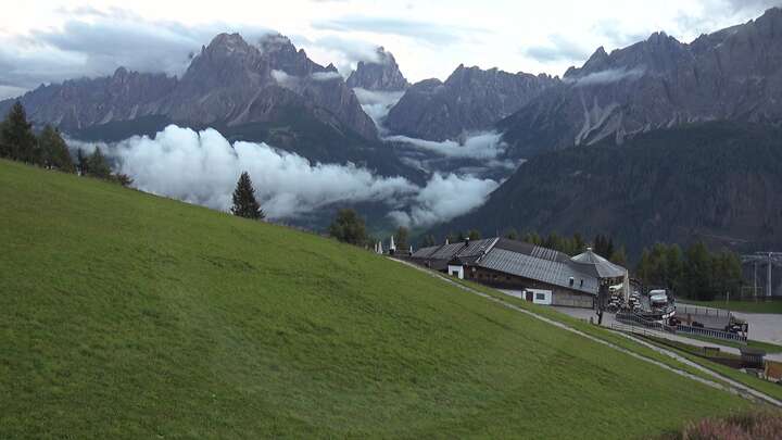 Sexten (3Zinnen Dolomites) Helm-Plateau snow cam captured at 18 September 2026 at 7:16 pm GMT+2