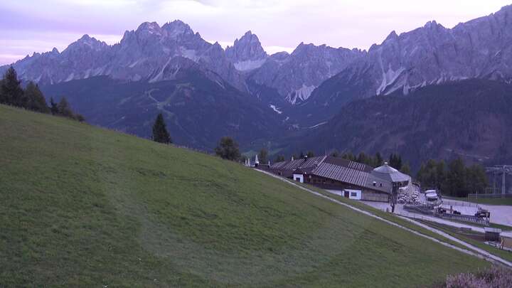 Sexten (3Zinnen Dolomites) Helm-Plateau snow cam captured at 20 September 2026 at 7:24 pm GMT+2