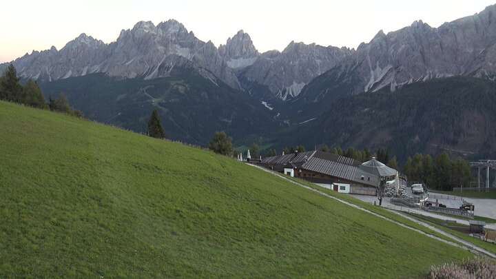 Sexten (3Zinnen Dolomites) Helm-Plateau snow cam captured at 22 September 2026 at 7:15 pm GMT+2