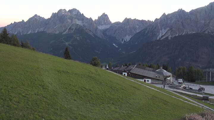 Sexten (3Zinnen Dolomites) Helm-Plateau snow cam captured at 23 September 2026 at 7:14 pm GMT+2