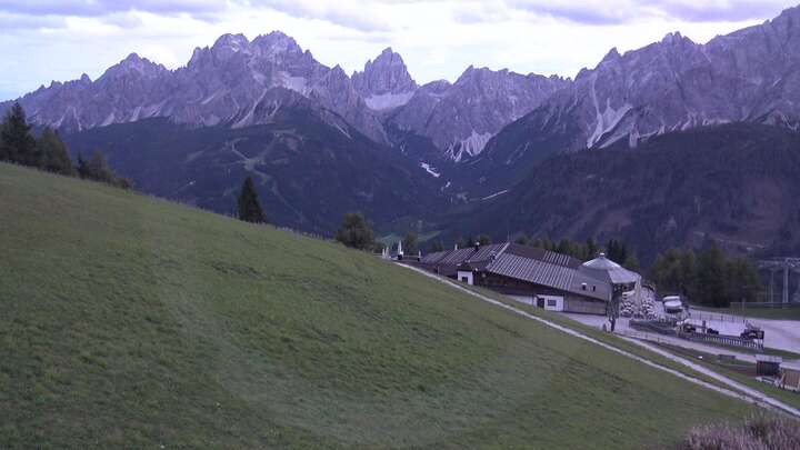 Sexten (3Zinnen Dolomites) Helm-Plateau snow cam captured at 24 September 2026 at 7:29 pm GMT+2