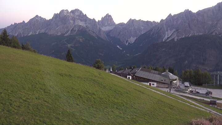 Sexten (3Zinnen Dolomites) Helm-Plateau snow cam captured at 26 September 2026 at 7:13 pm GMT+2