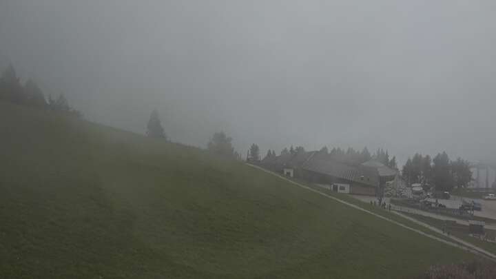 Sexten (3Zinnen Dolomites) Helm-Plateau snow cam captured at 29 September 2026 at 12:18 pm GMT+2